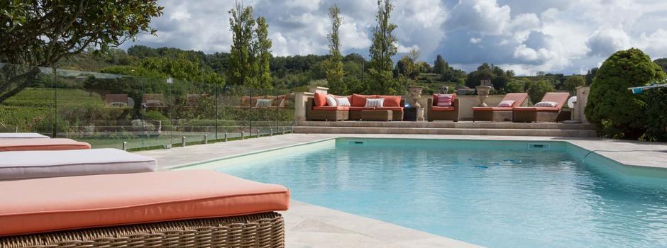 La piscine extérieure du Palanquey